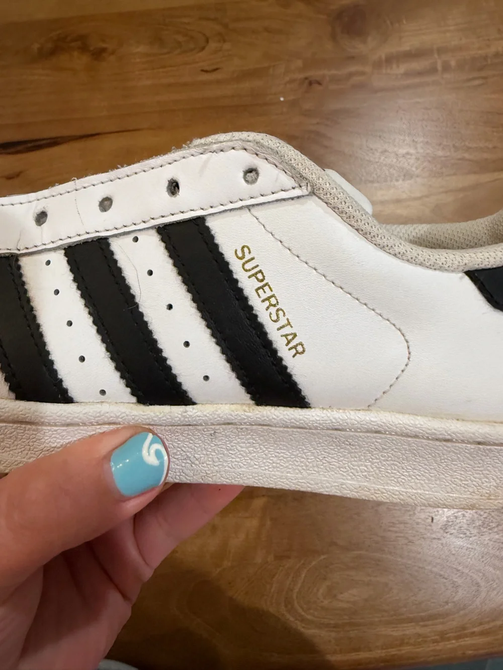 adidas ‘Superstar’ White Sneakers w/ Classic Black Stripes Men’s Size 6.5